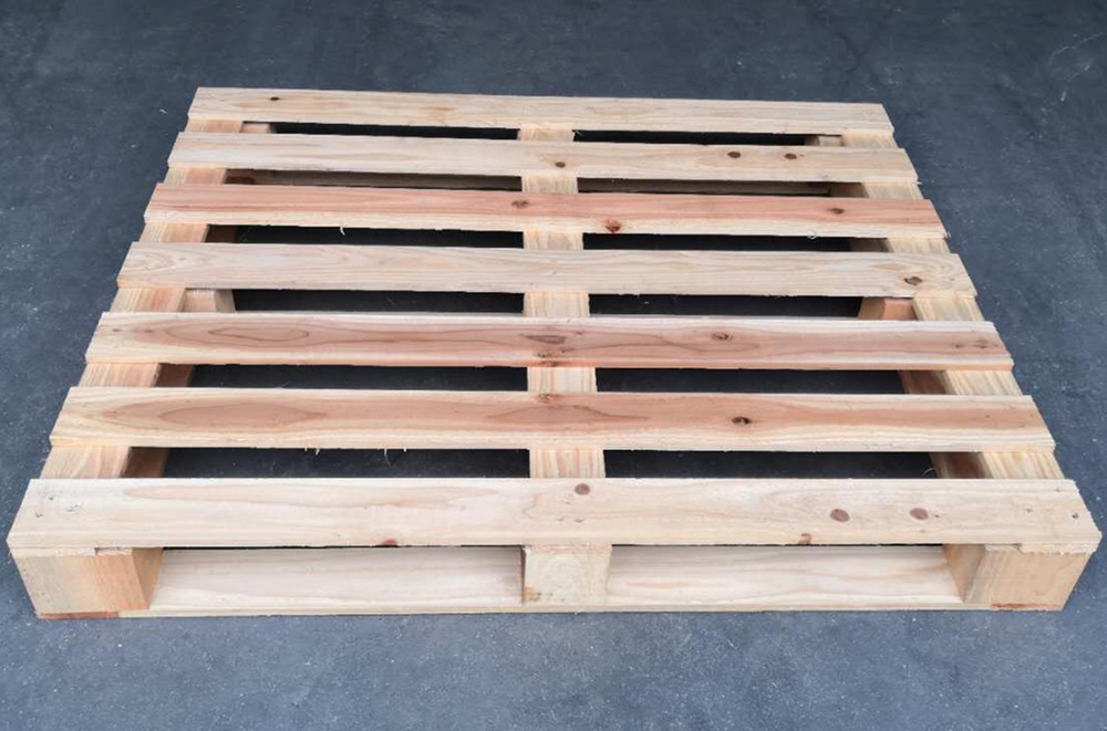 實(shí)木托盤和膠合板托盤哪個(gè)價(jià)格貴?