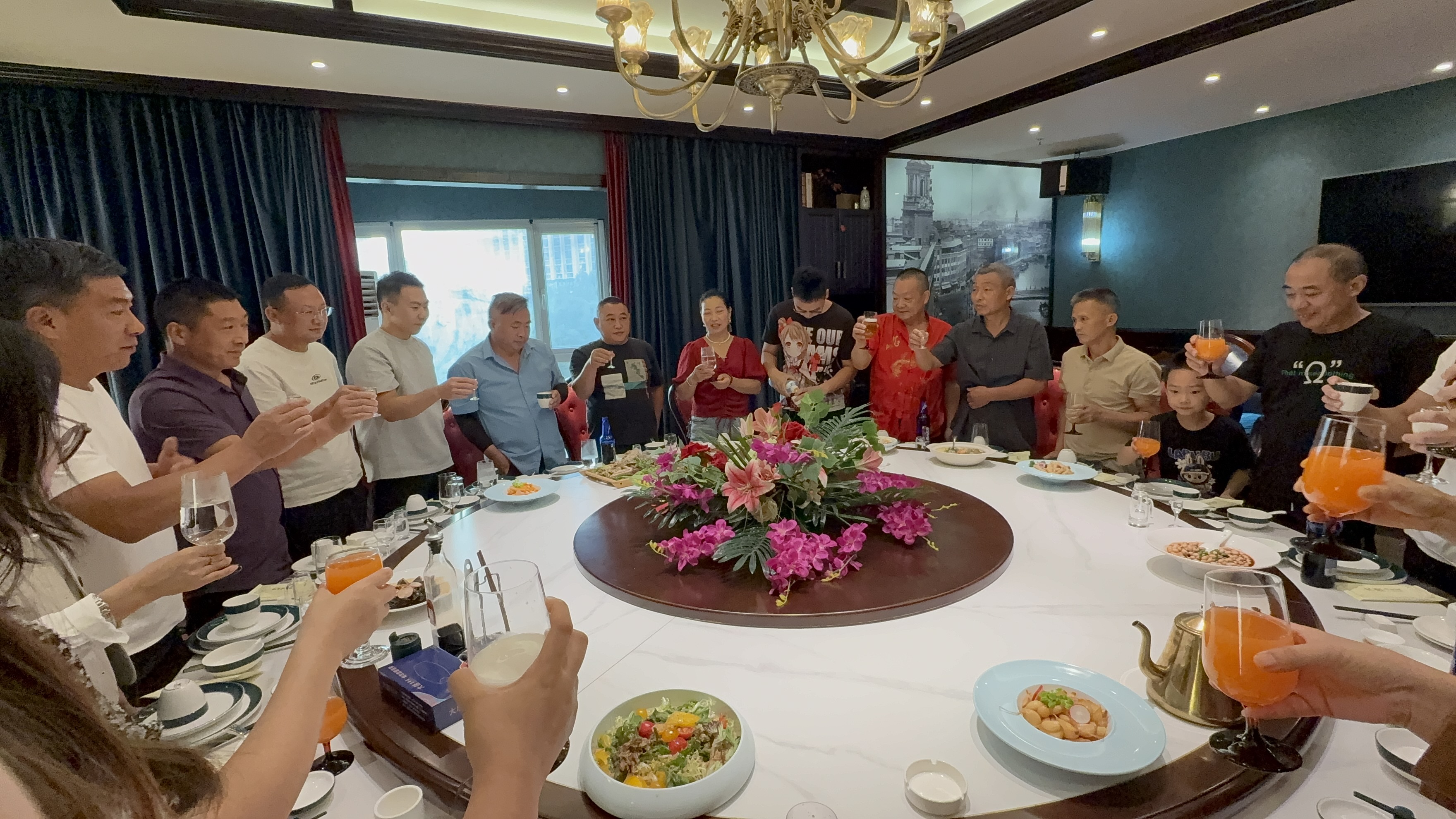 凝心聚力，共筑未來(lái)——記公司8月團(tuán)建聚餐活動(dòng)